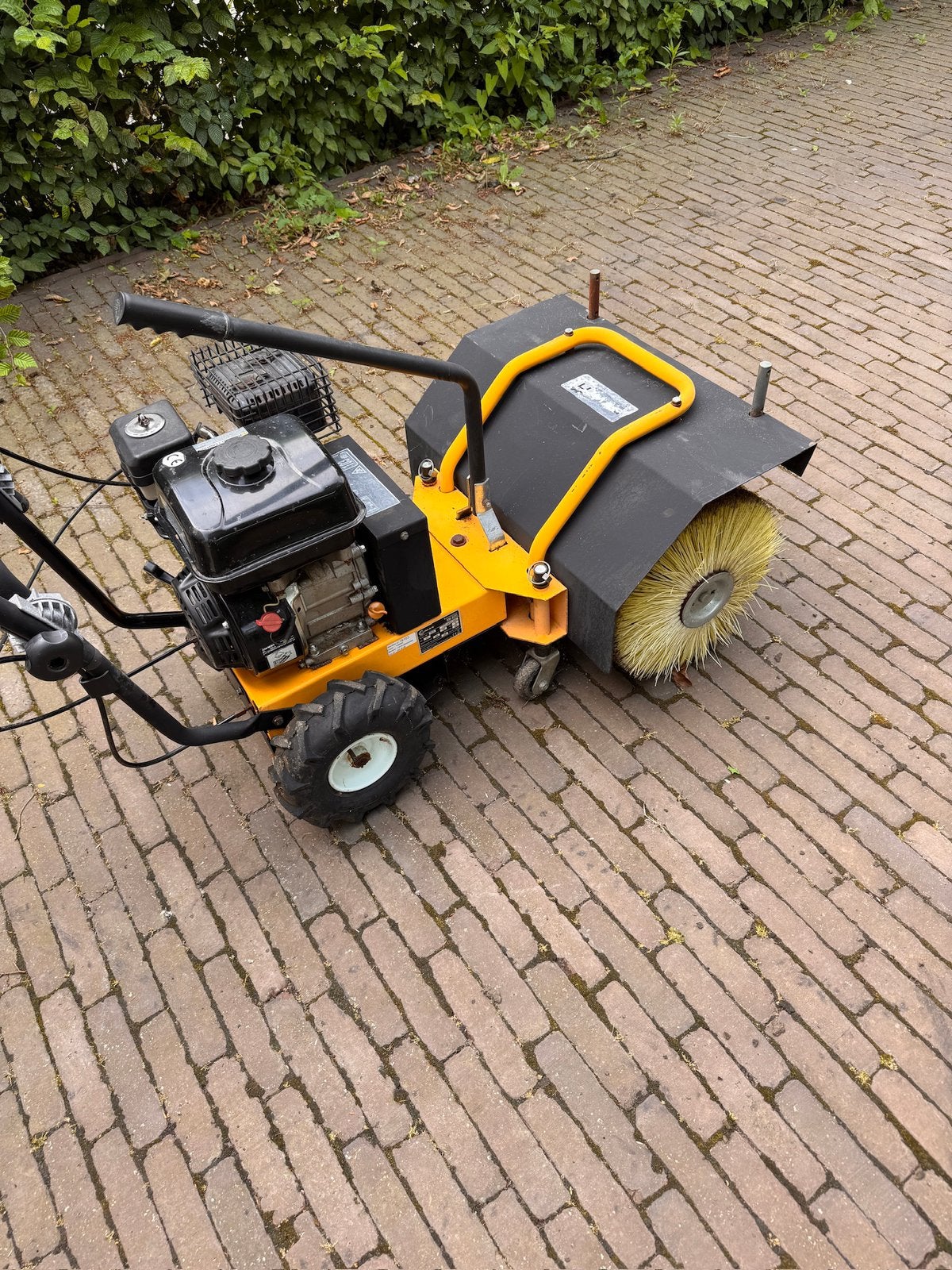 Brosseuse Lumag KM600, Jardin & Terrasse, Enlèvement, Utilisé