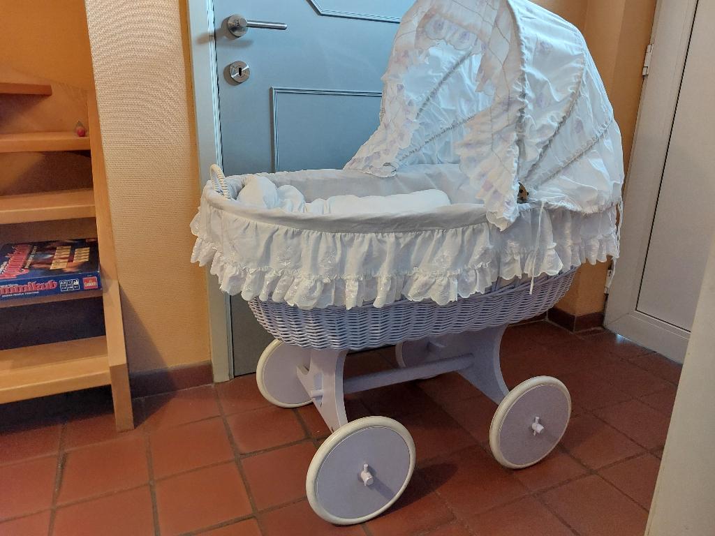 Baby wieg riet, Kinderen en Baby's, Kinderkamer | Bedden, Ophalen, Gebruikt, Matras