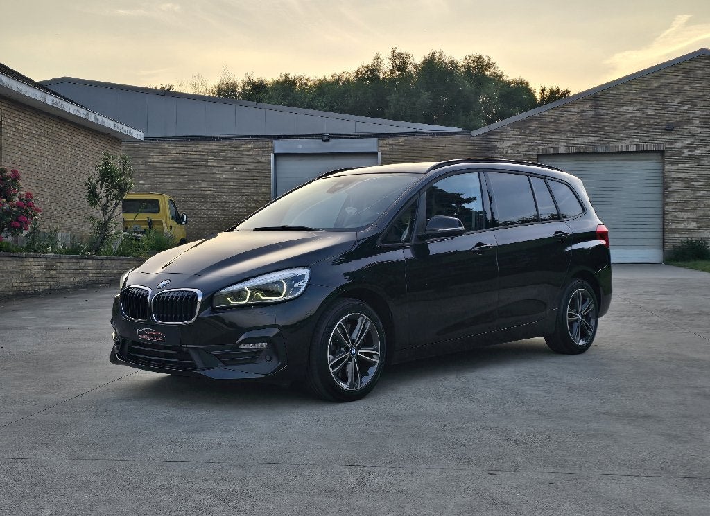 BMW 218dA xDrive Gran Tourer 7pl ** Camera - LED ** GAR 12M, Auto's, Monovolume, 1995 cc, 4 cilinders, Leder en Stof