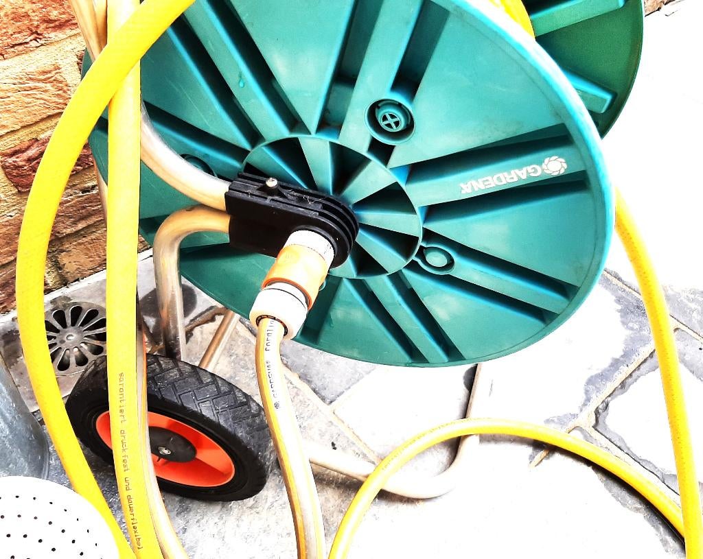 Te  koop: Handige rolwagen met tuinslang., Tuin en Terras, Tuinslangen, Gebruikt, Tuinslang, Ophalen