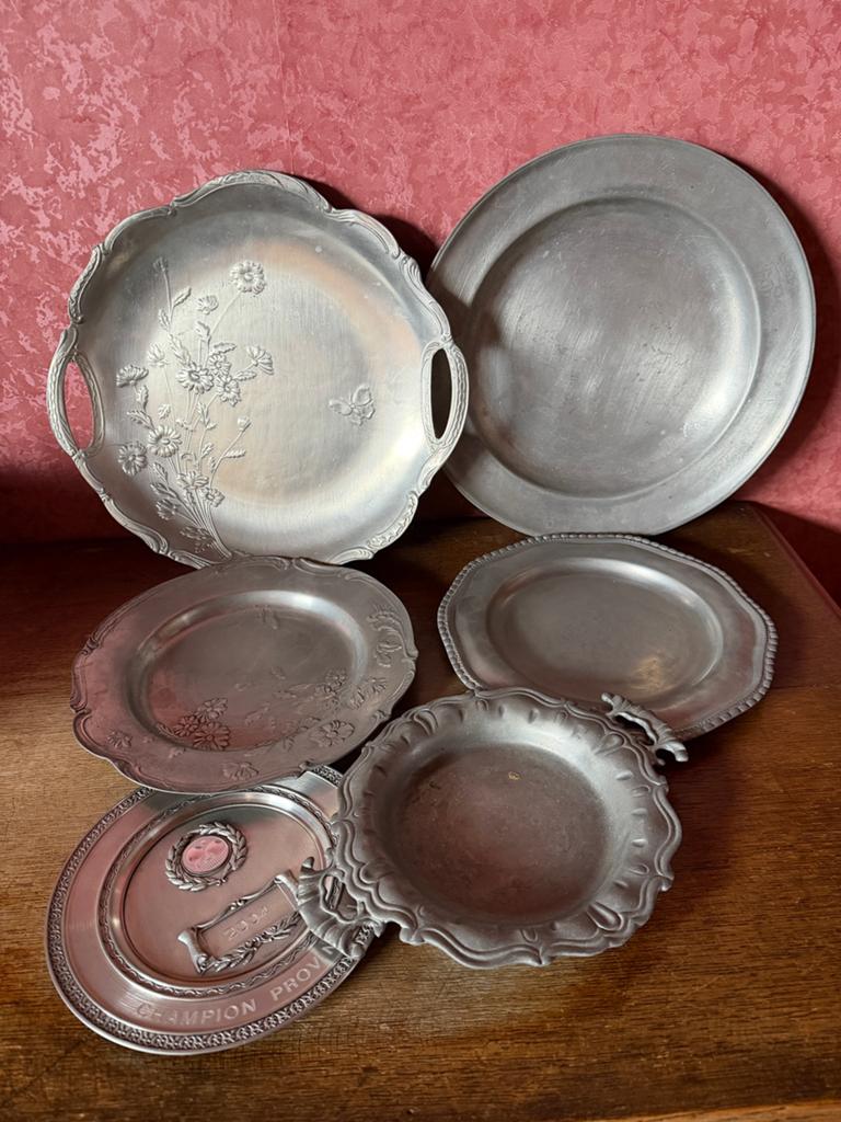 Lot de 6 assiettes en Étain, Enlèvement