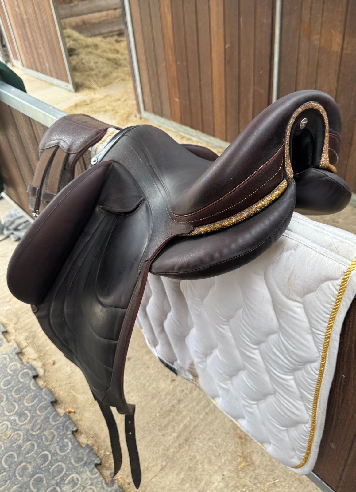 Selle Devoucoux 17.5, Animaux & Accessoires, Chevaux & Poneys | Selles, Assise souple, L (17.5 pouces), Enlèvement, Utilisé