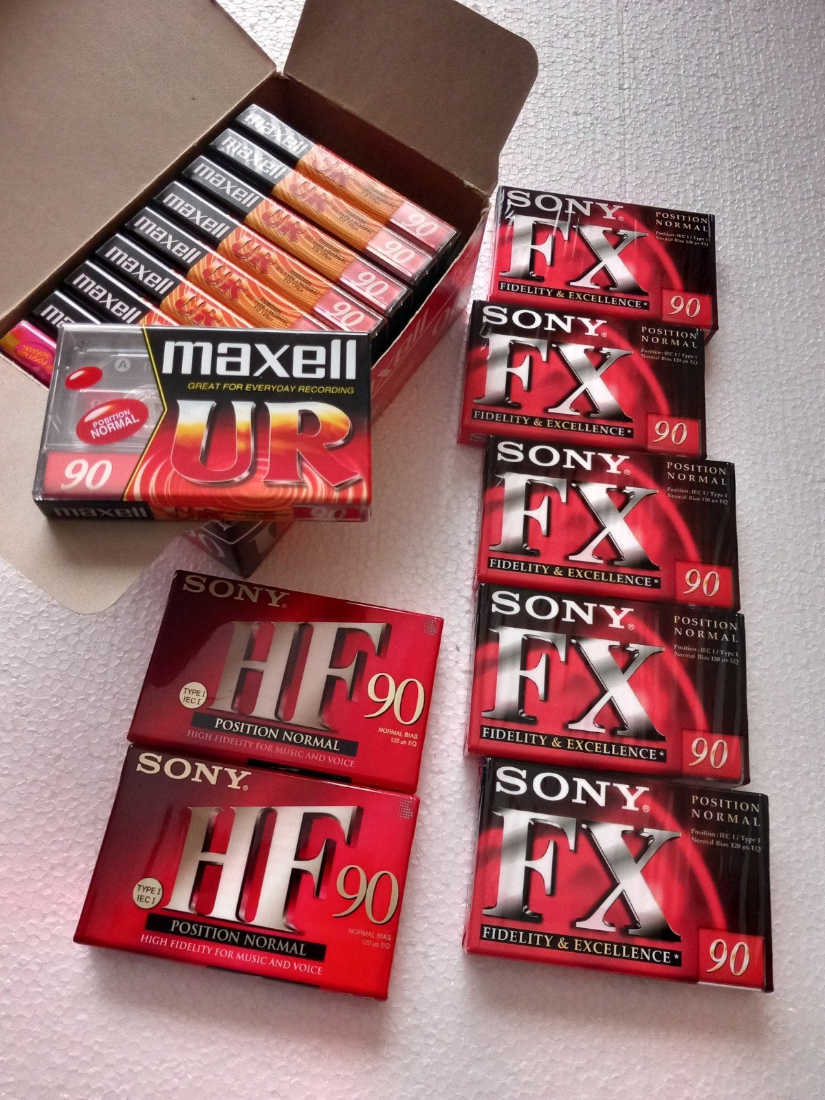 17 CASSETTE 90 . NEUVE DANS L'ENBALLAGE D'ORIGINE, Enlèvement ou Envoi, Avec boîte de rangement, étagère ou coffret, Neuf, dans son emballage