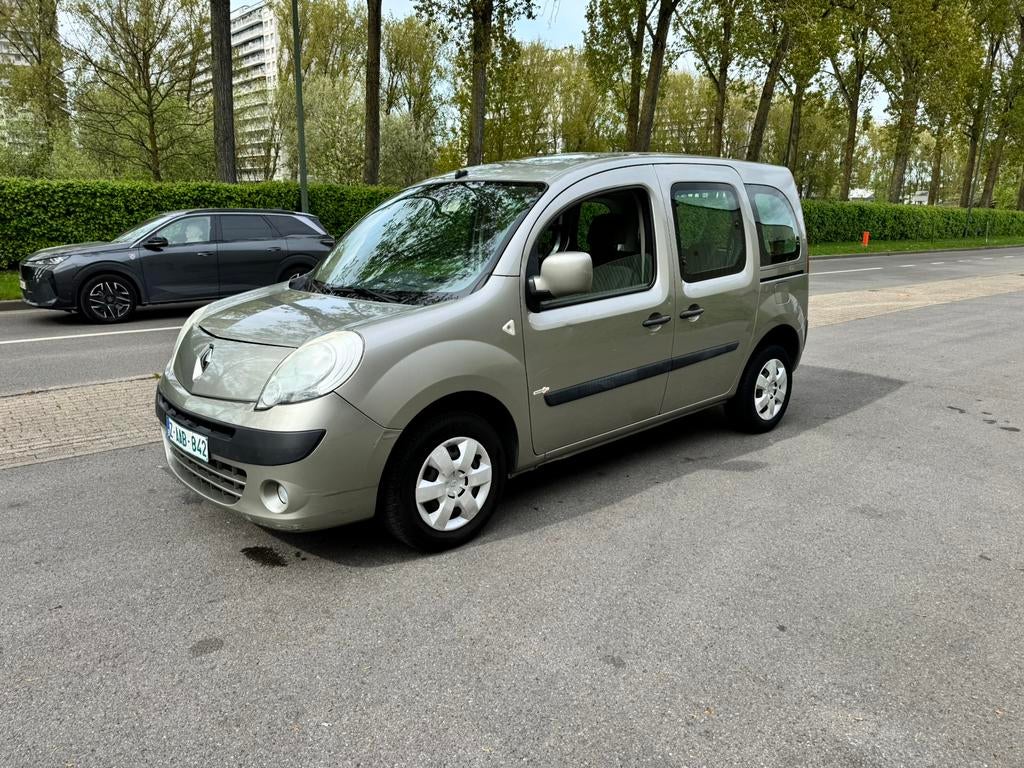Renault Kangoo Essence 2010 Nouvelle embrayage, Autos, Euro 5, Beige, Entreprise, Beige