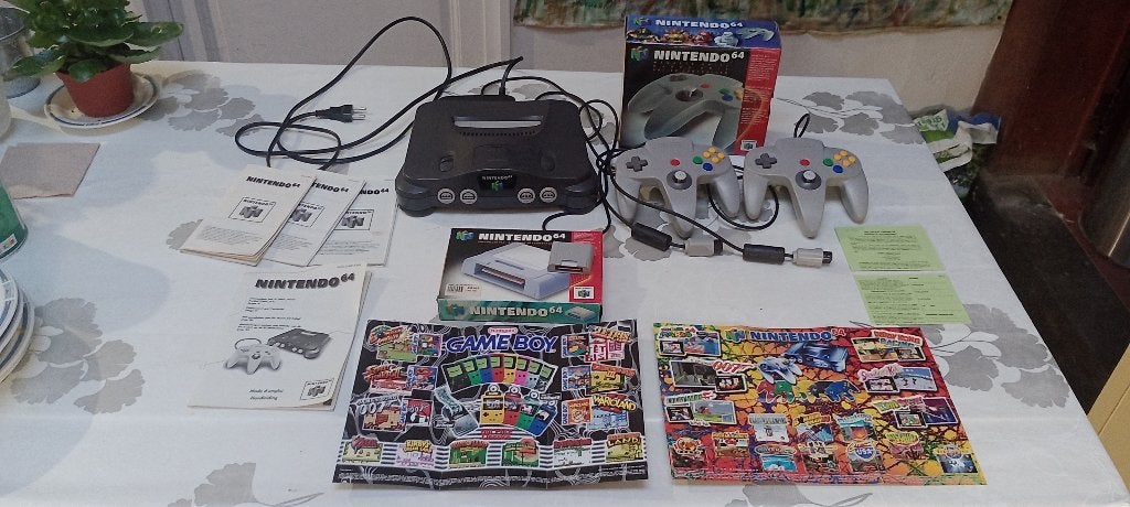 Nintendo 64 set voor onderdelen+controllers,dozen, accesorie, Games en Spelcomputers, Ophalen of Verzenden, Niet werkend