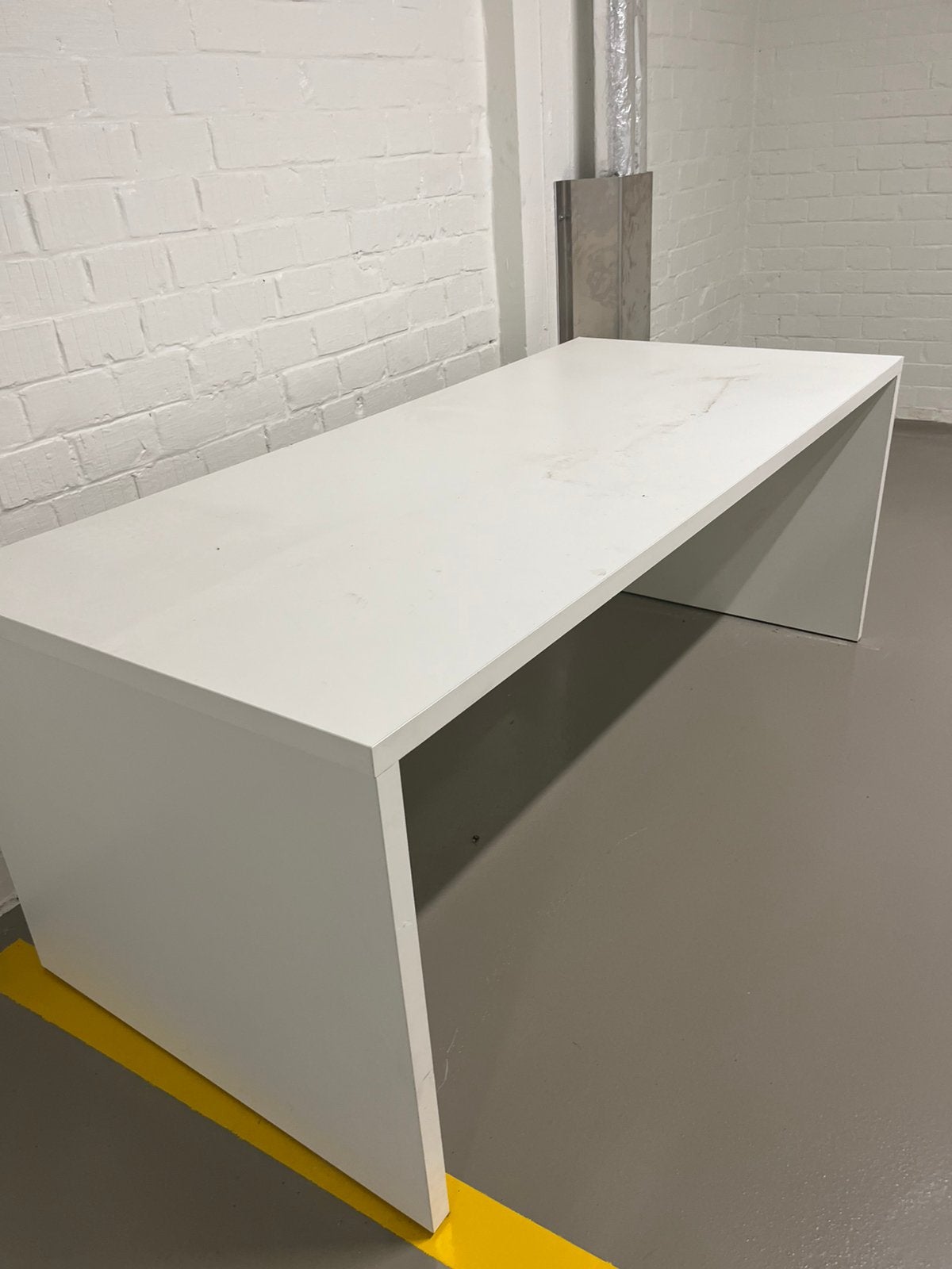 Grote stevige bureautafel, Ophalen, Zo goed als nieuw