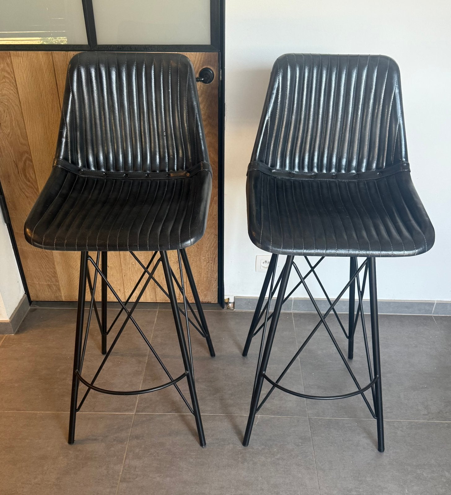 2 barstoelen, Ophalen, Zo goed als nieuw