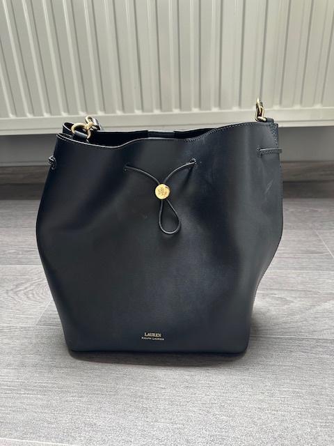 Mooie handtas Ralph Lauren zwart leder, Handtassen en Accessoires, Tassen | Damestassen, Ophalen, Zo goed als nieuw, Zwart, Handtas