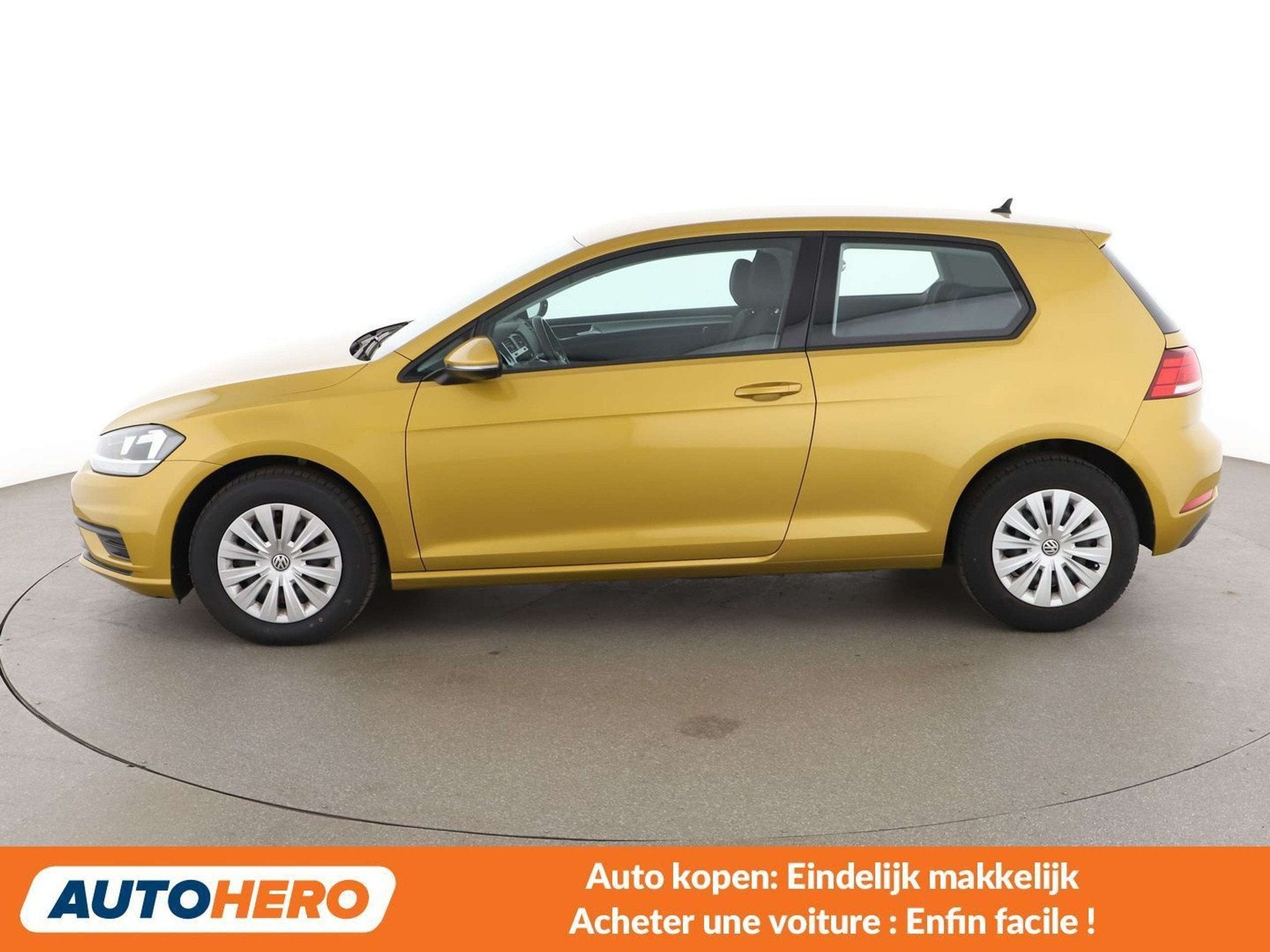 Volkswagen Golf 1.0 TSI Trendline BlueMotion Tech (bj 2017), Auto's, Stof, Gebruikt, Zwart, 1236 kg