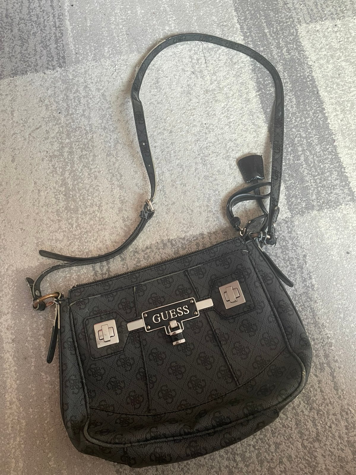 Sac a main bandoulière : Guess, Bijoux, Sacs & Beauté, Enlèvement ou Envoi, Utilisé, Noir, Autres marques