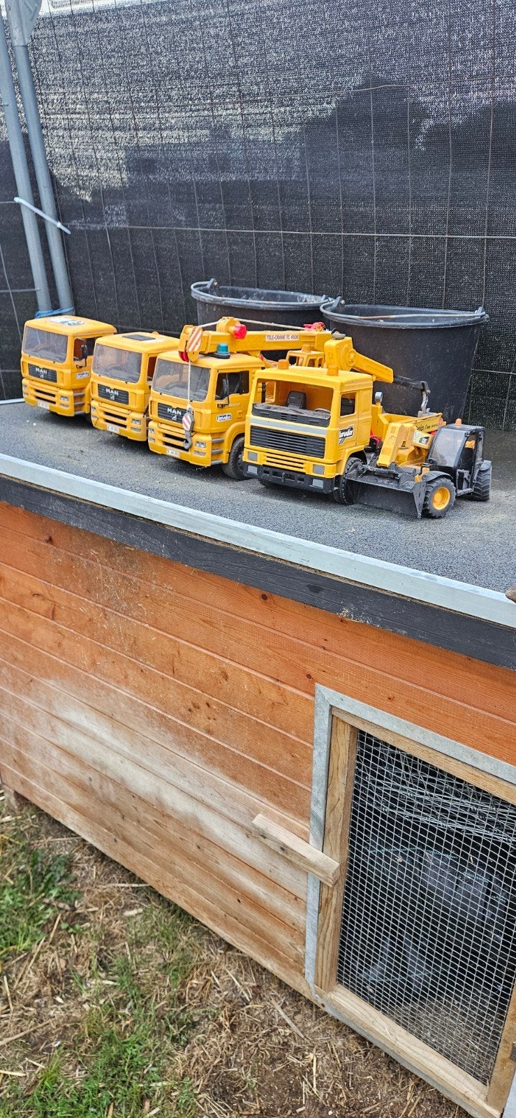 4 bruder vrachtwagens en lader cat voor 80 alles samen, Kinderen en Baby's, Ophalen