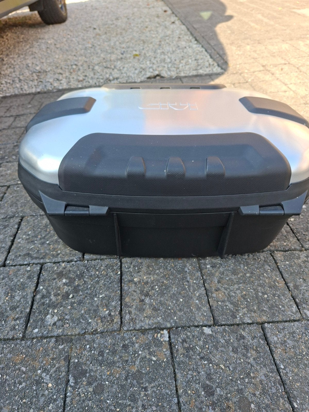 Topcase GIVI + bevestigingsplaat, Motos, Accessoires | Valises & Sacs, Enlèvement, Comme neuf