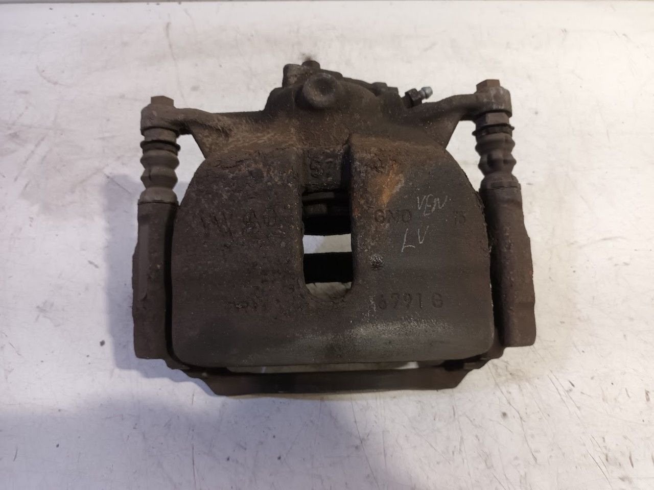 Remklauw links voor Volkswagen Golf, Onderdelen@venauto.nl, Van der Ven Autorecycling B.V., Ettenseweg 76, 4706 PB Roosendaal, The Netherlands