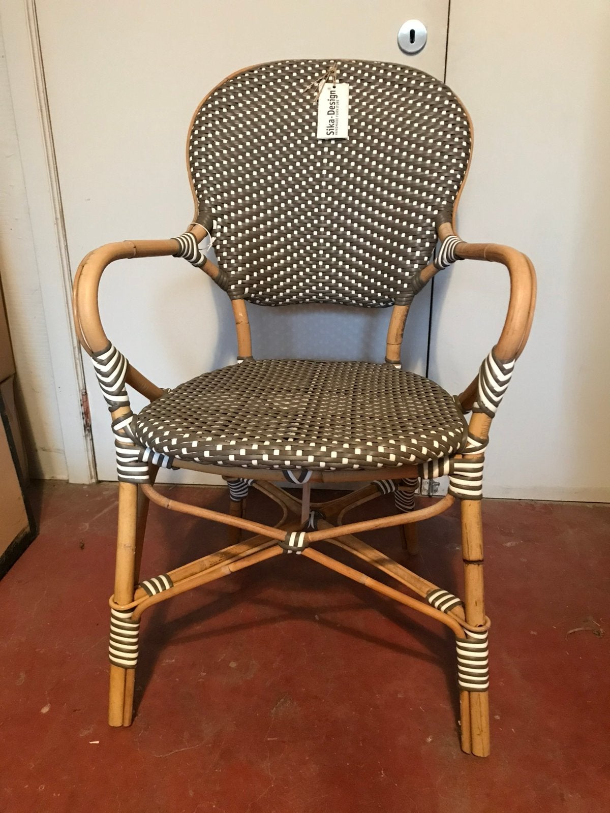 Stoel sika-design, Ophalen