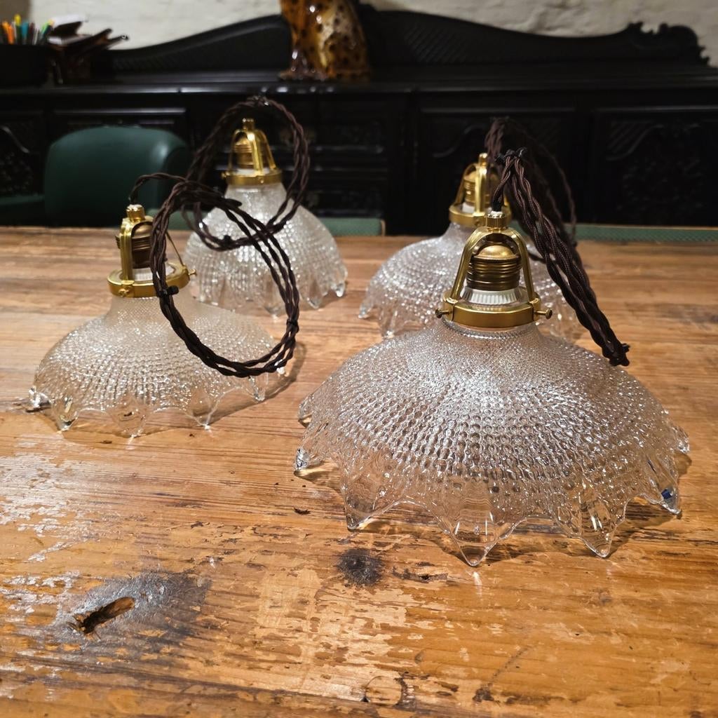Luminaires suspendus vintage en verre Holophane. Prix/pièce, Enlèvement ou Envoi
