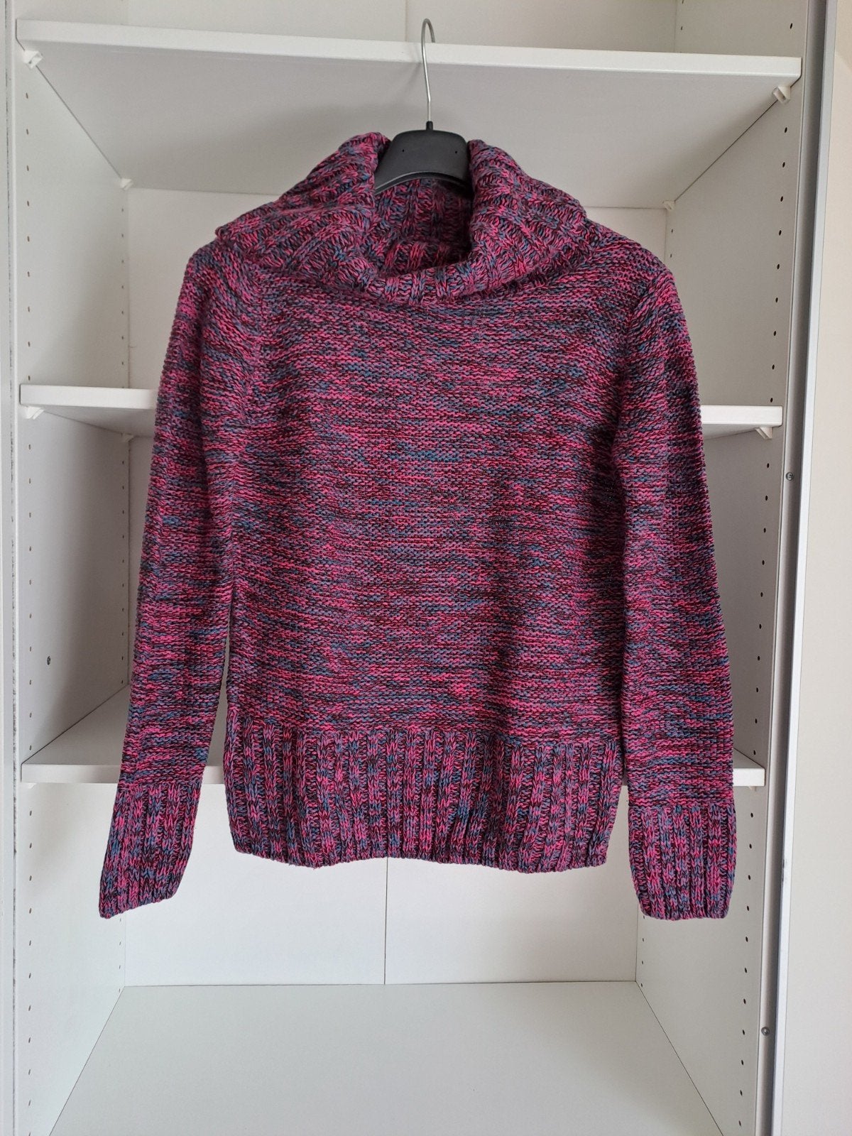 Mt M Roos, blauw, rood gebreide trio met rolkraag, Kleding | Dames, Truien en Vesten, Maat 38/40 (M), Ophalen of Verzenden, Roze