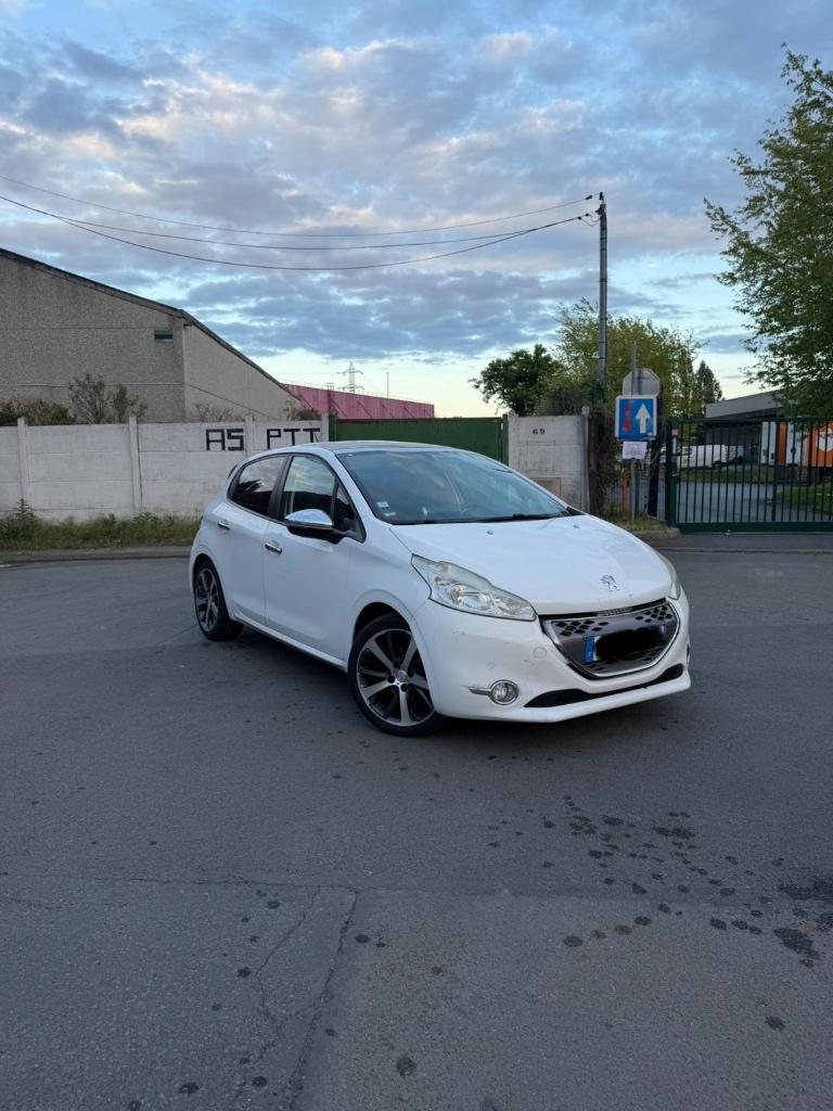 Peugeot 208, Auto's, Automaat, Stof, Zwart, Start-stop-systeem