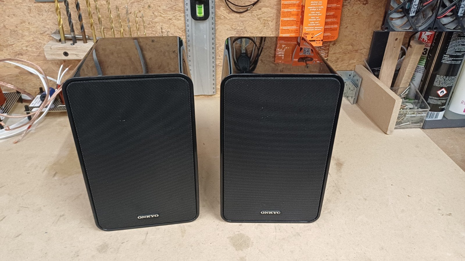 Onkyo 2weg speakers zwart in goede werkende staat, Ophalen of Verzenden, 60 tot 120 watt, Onkyo, Boekenplank luidspreker
