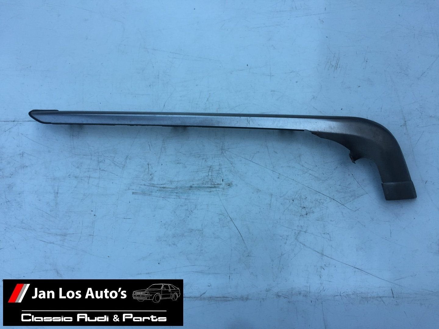 Sierlijst bumper linksvoor Audi 80 90 Coupe B2 ('81-'88), -, Audi, Utilisé, -