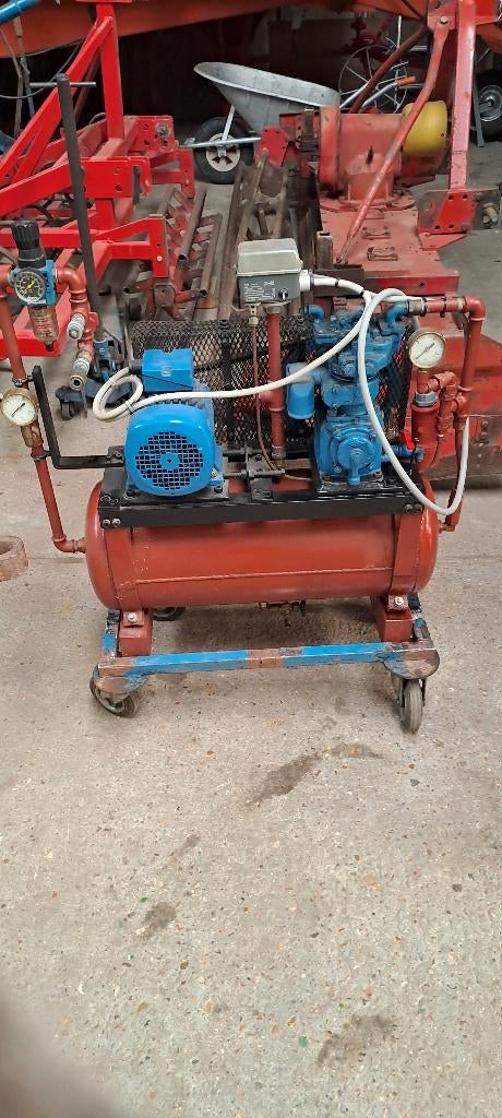 compressor, Bricolage & Construction, Compresseurs, 25 à 100 litres, Enlèvement, Utilisé, 200 à 400 litres/min