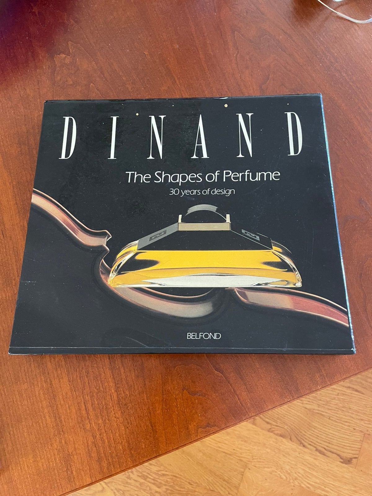 Livre Les formes du parfum : 30 ans de design, Enlèvement ou Envoi, Comme neuf, Zie beschrijving