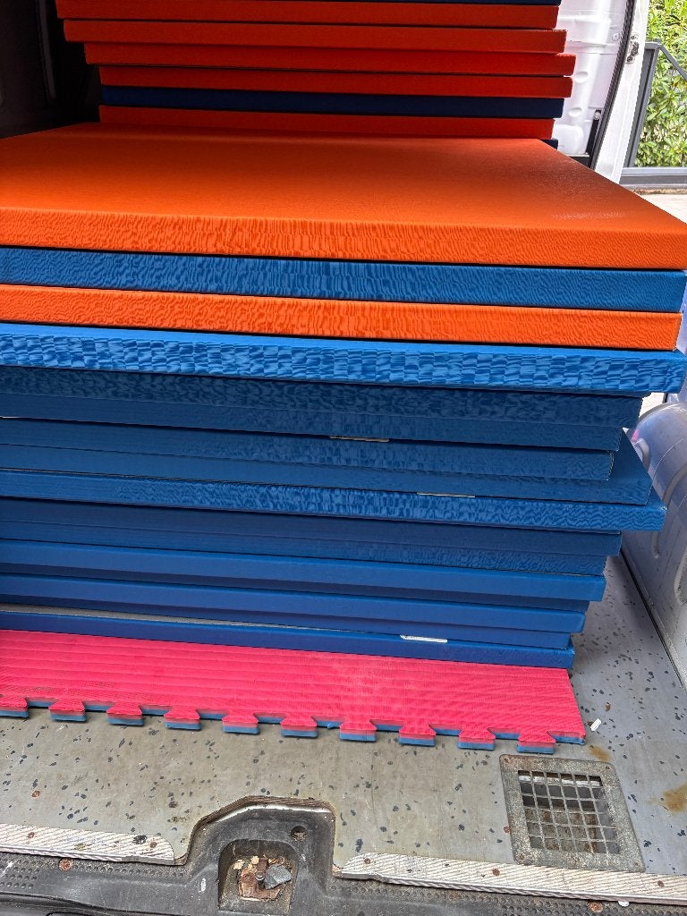 judomatten 62 stuks 100 x 100 x 4 cm nieuw, Sports & Fitness, Sports de combat & Self-défense, Enlèvement, Neuf