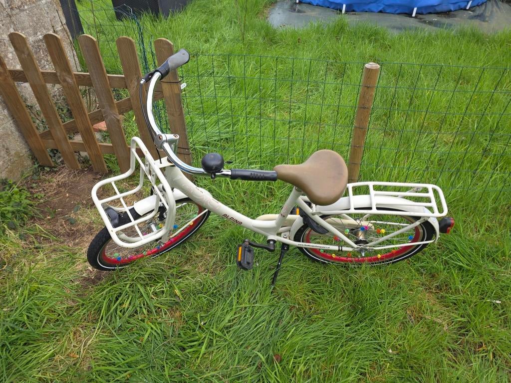 Kinderfiets Alpina, 16 inch, wit met rode velgen, Fietsen en Brommers, Ophalen, Gebruikt, Minder dan 10 versnellingen, Alpina Meisjesfiets