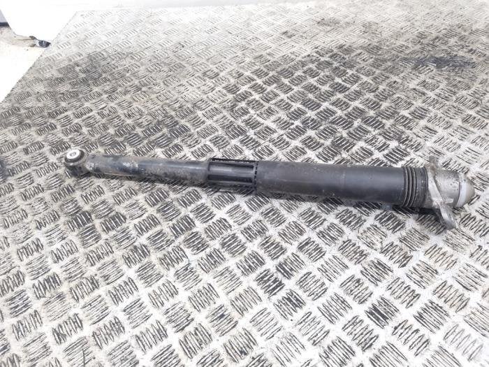 Amortisseur arrière droit d'un Volkswagen Golf, Autos : Pièces & Accessoires, Suspension & Châssis, Volkswagen, Utilisé, 3 mois de garantie