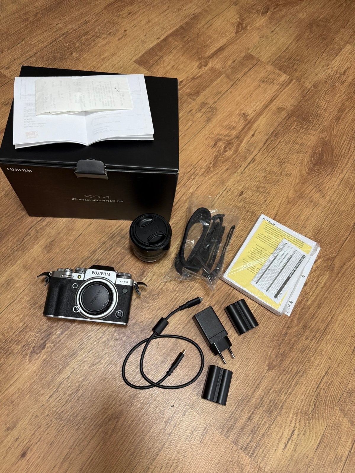 Fujifilm XT4-camera Fujinon XF 18-55 mm F2.8-4 R LM OIS-lens, Audio, Tv en Foto, Ophalen, Zo goed als nieuw, Systeemcamera, Fujifilm
