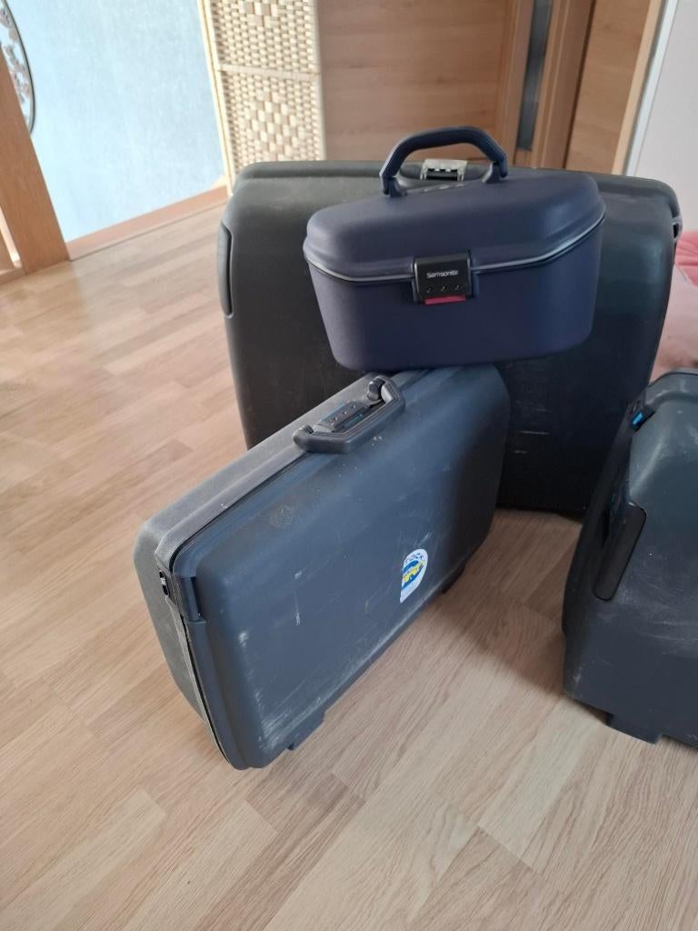 VALISE DE VOYAGE, Enlèvement, Utilisé