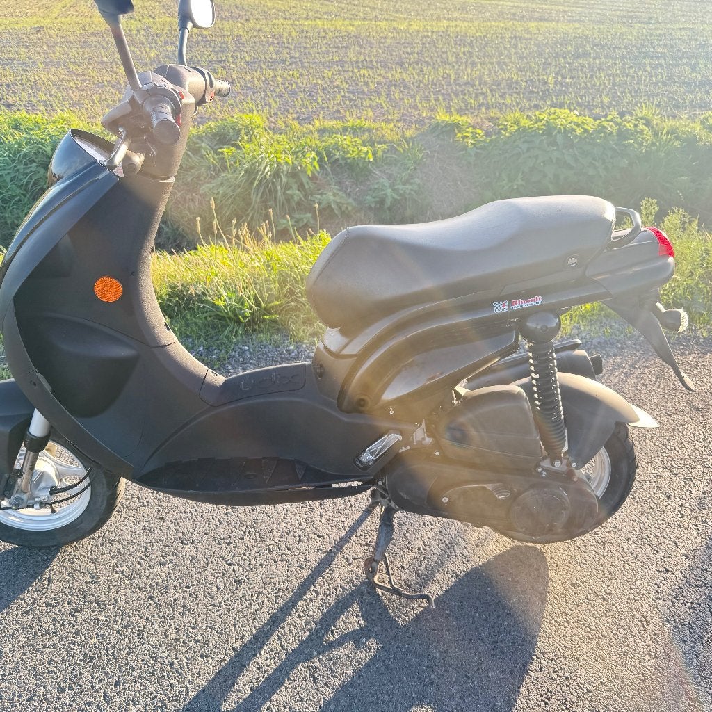 un scooter Peugeot de classe A, tous les papiers, Vélos & Vélomoteurs, Enlèvement, Utilisé, Essence, Peugeot
