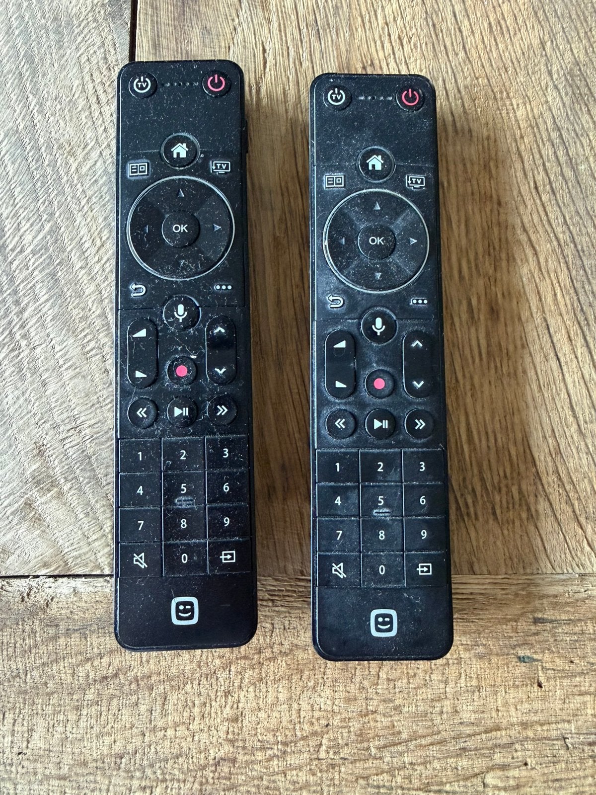 Twee afstandsbedieiningen Telenet, Ophalen of Verzenden, Zo goed als nieuw, Tv