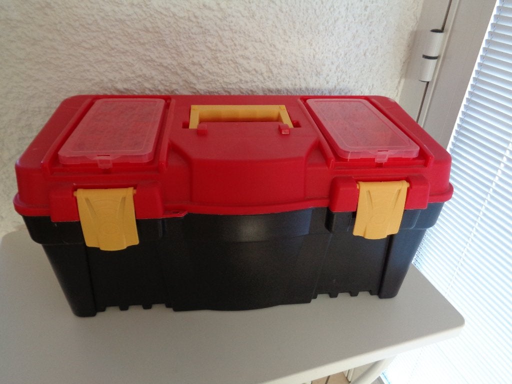 Boîte à outils couleurs noire jaune rouge ancienne., Bricolage & Construction, Enlèvement ou Envoi, Comme neuf