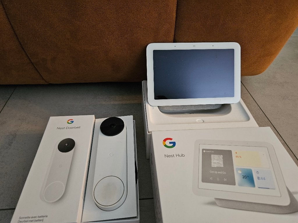 Google nest hub met deurbel camera, Huis en Inrichting, Ophalen, Bewegingsdetectiesensor, Zo goed als nieuw, Draadloos