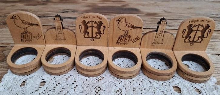 6 Houten eierdopjes TEXEL, meeuw, vuurtoren, wapen, Ophalen of Verzenden