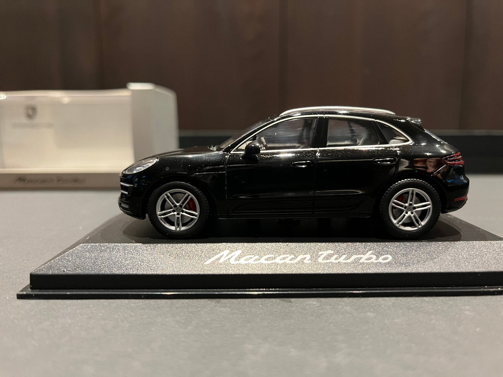 Porsche Macan Turbo, Ophalen