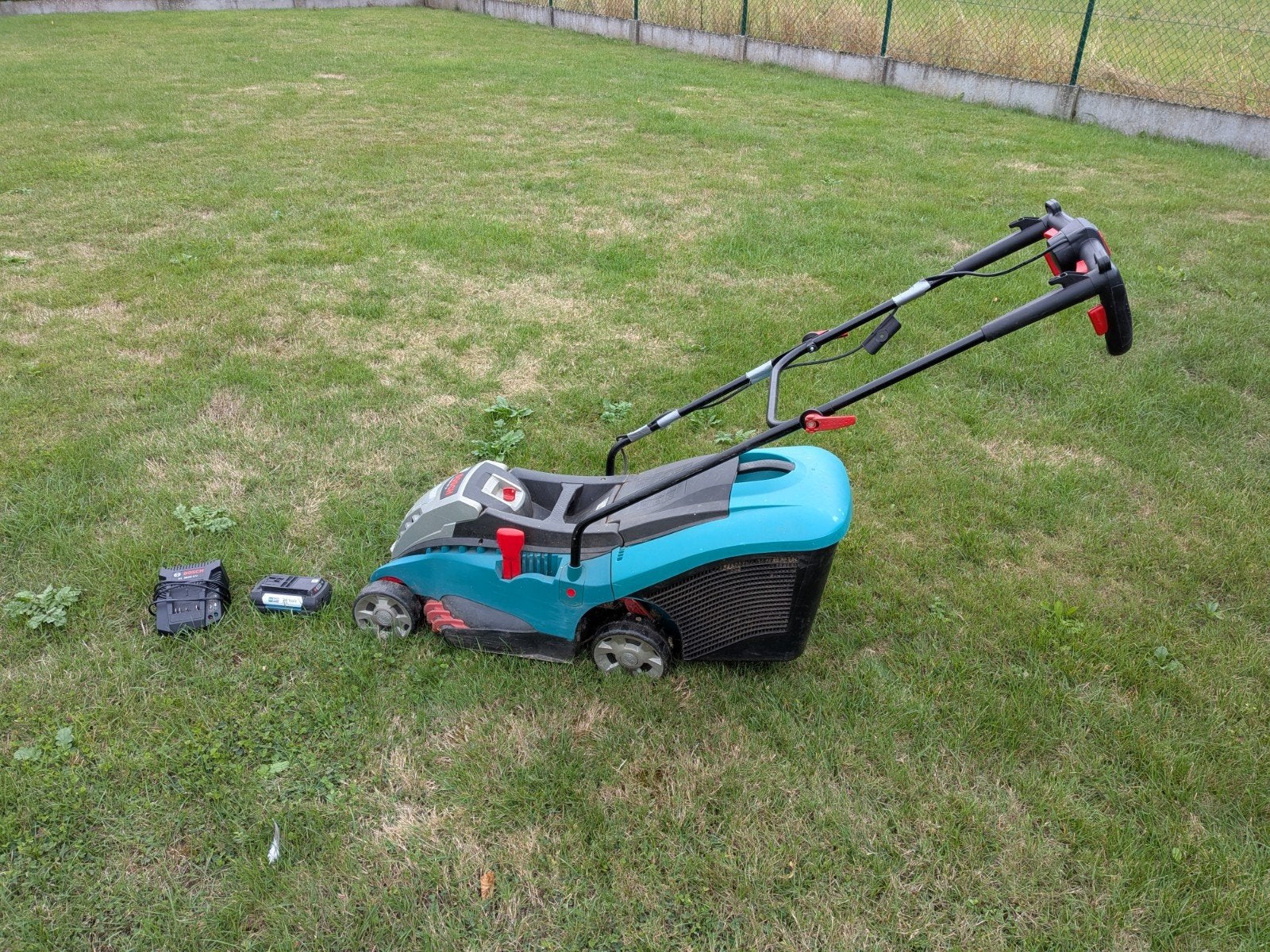 Bosch accu grasmachine, Tuin en Terras, Ophalen, Cirkelmaaier, Gebruikt, Accu-grasmaaier