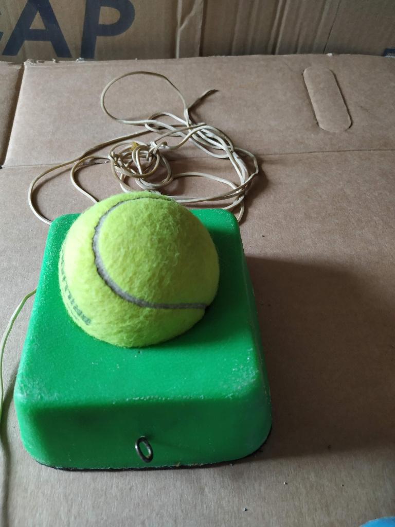 blok met bal aan rekker om zelf te oefenen met tennis, Ophalen of Verzenden