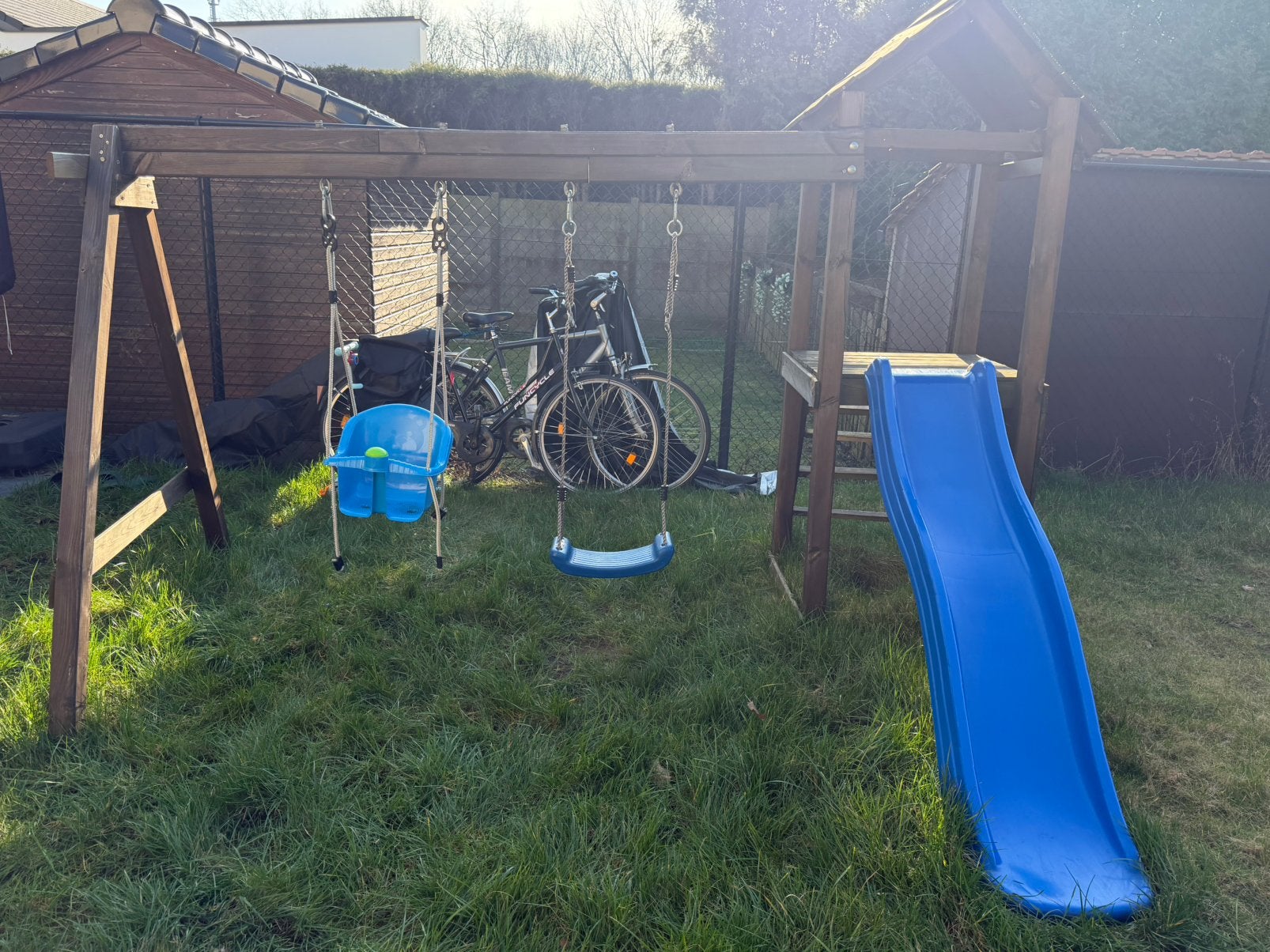 Kinderspeeltuig te koop €60, Kinderen en Baby's, Speelgoed | Buiten | Actiespeelgoed, Ophalen