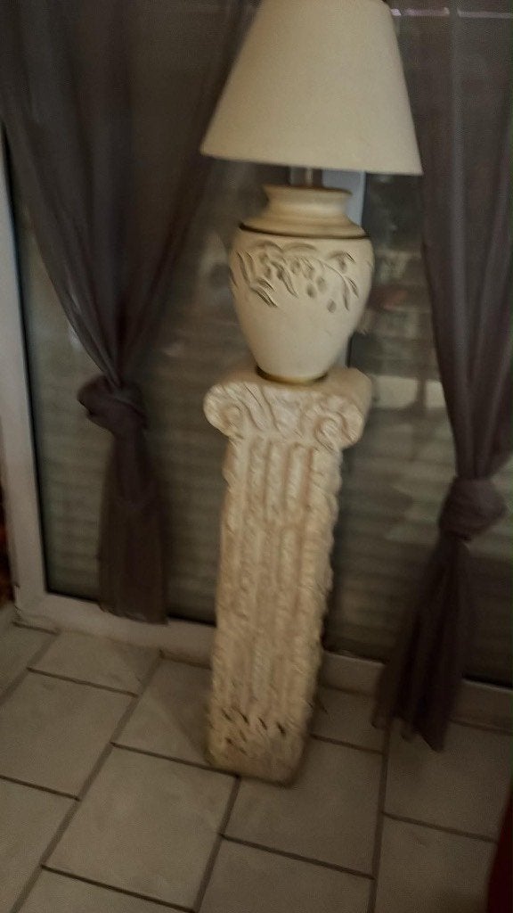 Lampe sur colonne en pierre blanche style fossile, Collections, Enlèvement, Fossile
