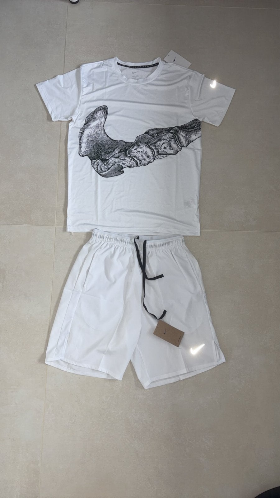 Ensemble nike squelette blanc taille L, Vêtements | Hommes, Vêtements de sport, Neuf, Enlèvement ou Envoi, Général, Autres tailles