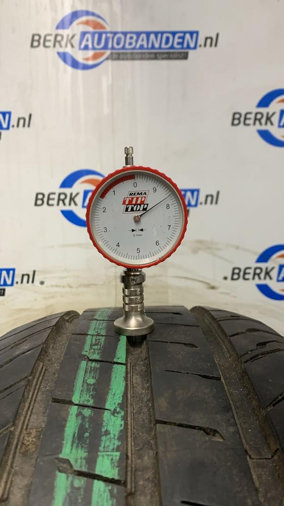 2x Continental ContiVanContact 200 235/65 R16C 115/113R 235/, Auto-onderdelen, Banden en Velgen, -, Ophalen of Verzenden, 235 mm