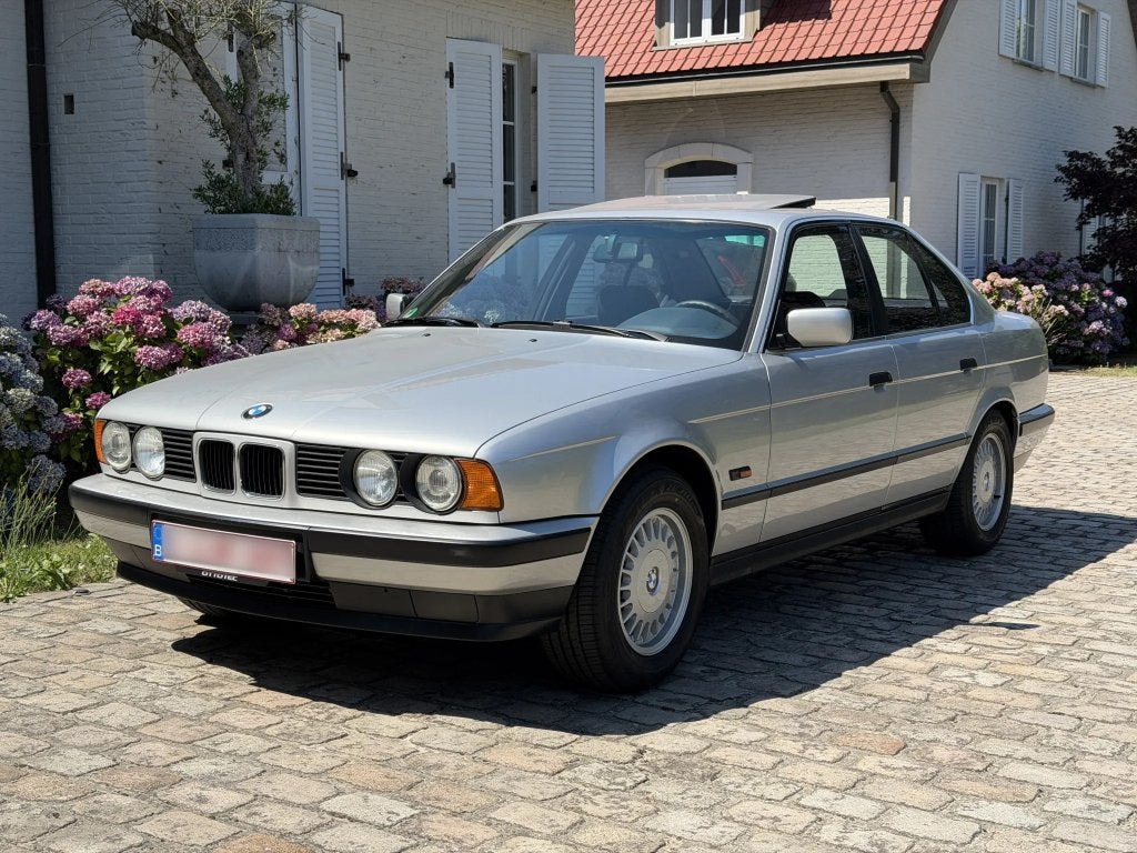 BMW 520i E34 / 6 cyl / 150 pk / Manueel / Oldtimer, Auto's, BMW, 110 kW, Particulier, Blauw, https://public.car-pass.be/vhr/4463a3fa-564c-4da6-8682-de3f842ba05a