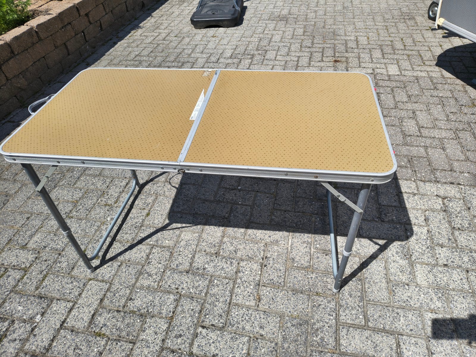 campingtafel te ruil voor sixpack desperados, Caravans en Kamperen, Kampeermeubelen, Ophalen, Campingtafel