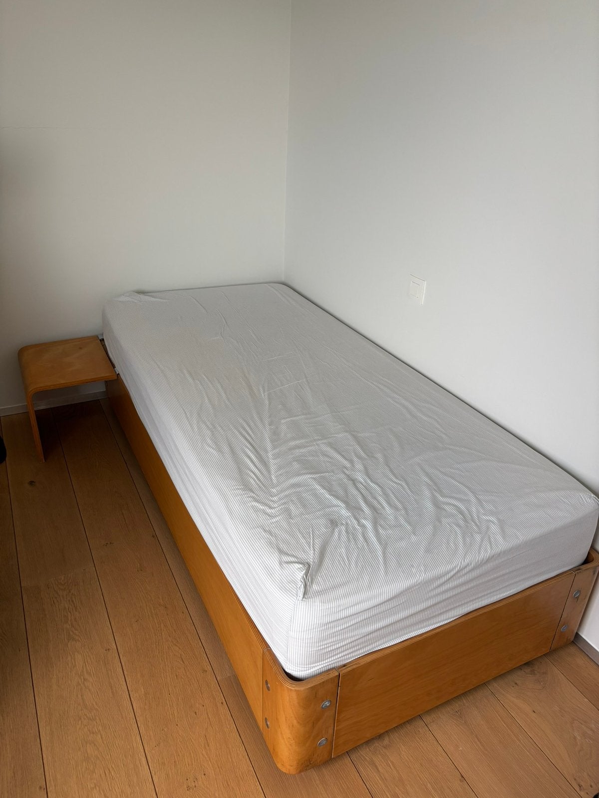 Auping 1 persoonsbed met matras & nachttafel, Enlèvement, Comme neuf, Réglable
