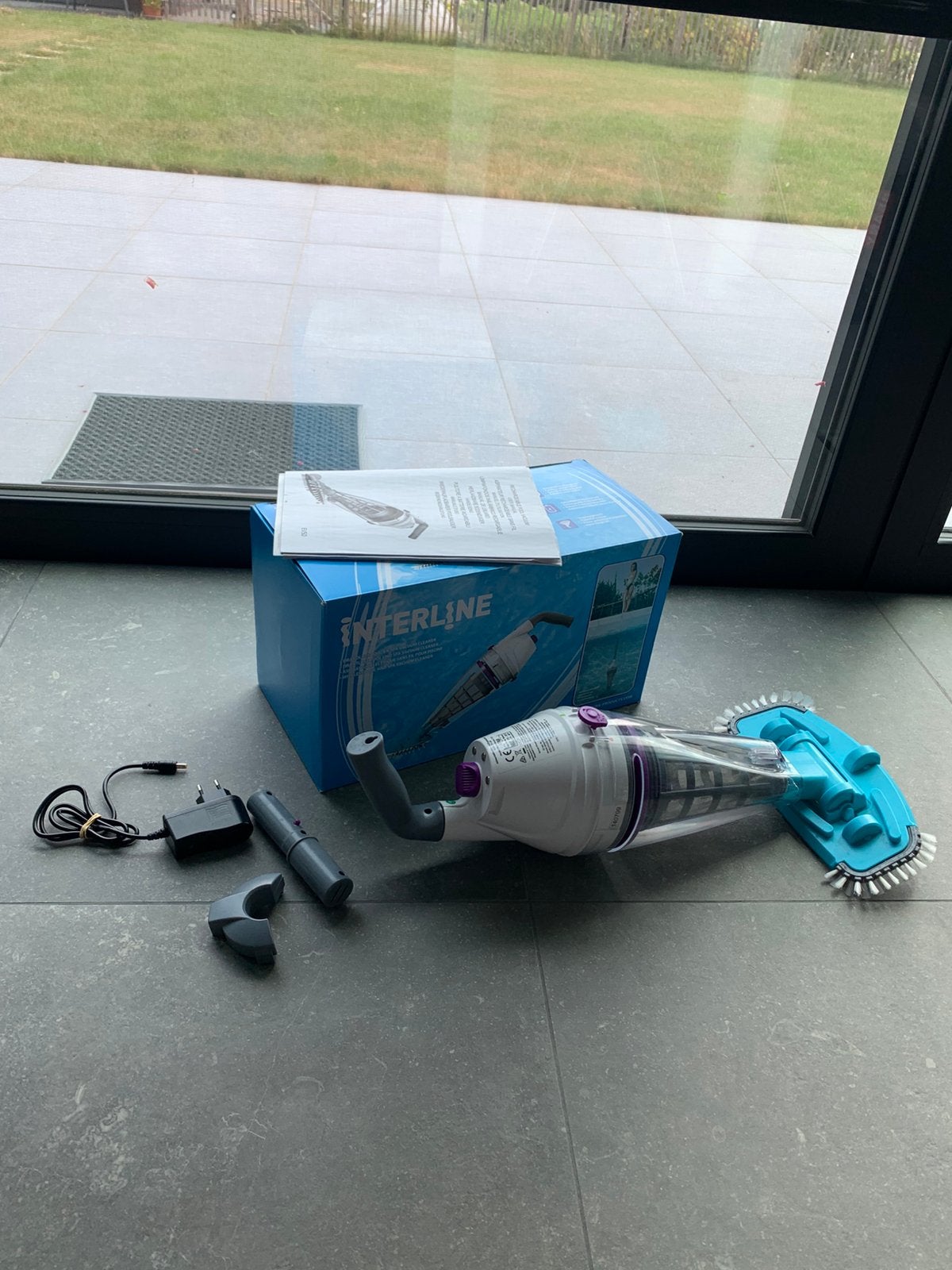 Aspirateur de piscine et nettoyeur de spa sans fil Interline, Enlèvement, Comme neuf