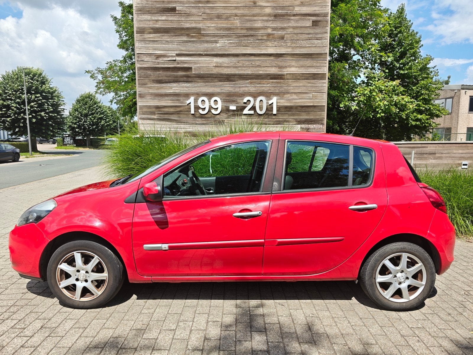 Renault Clio/ jaar 2011/ 1200 Benzine/airco 

1200

Jaar, Euro 5, Bedrijf, Te koop, Benzine