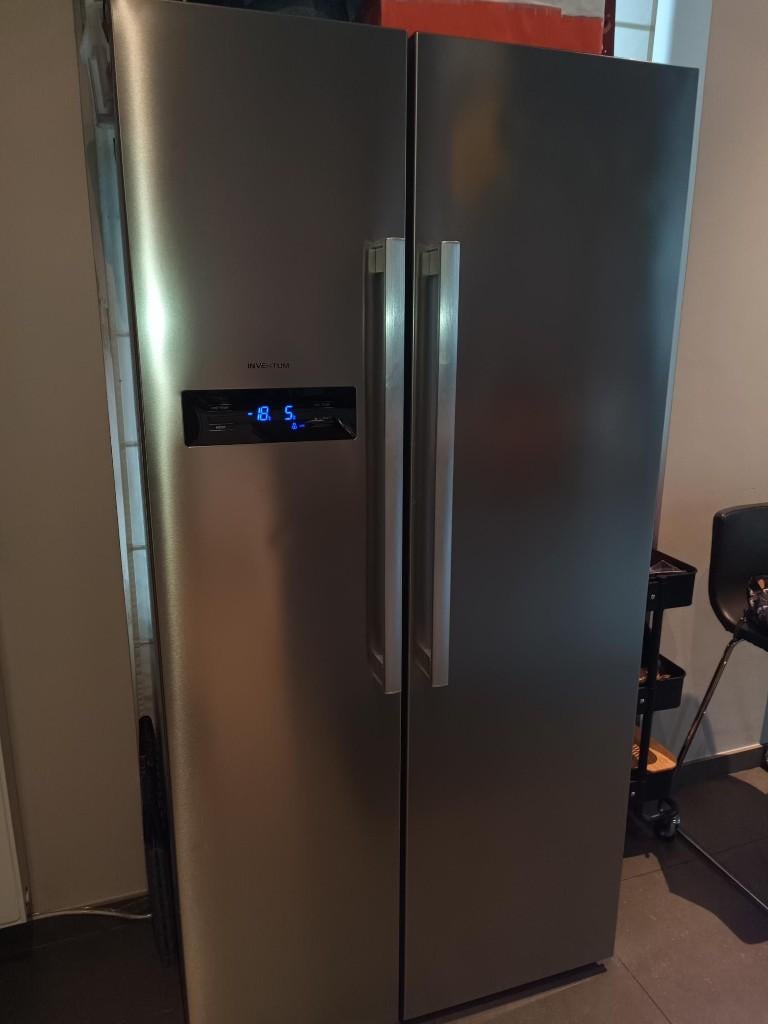 Fridge, Elektronische apparatuur, Koelkasten en IJskasten, 200 liter of meer, Ophalen, Zo goed als nieuw, Met vriesvak