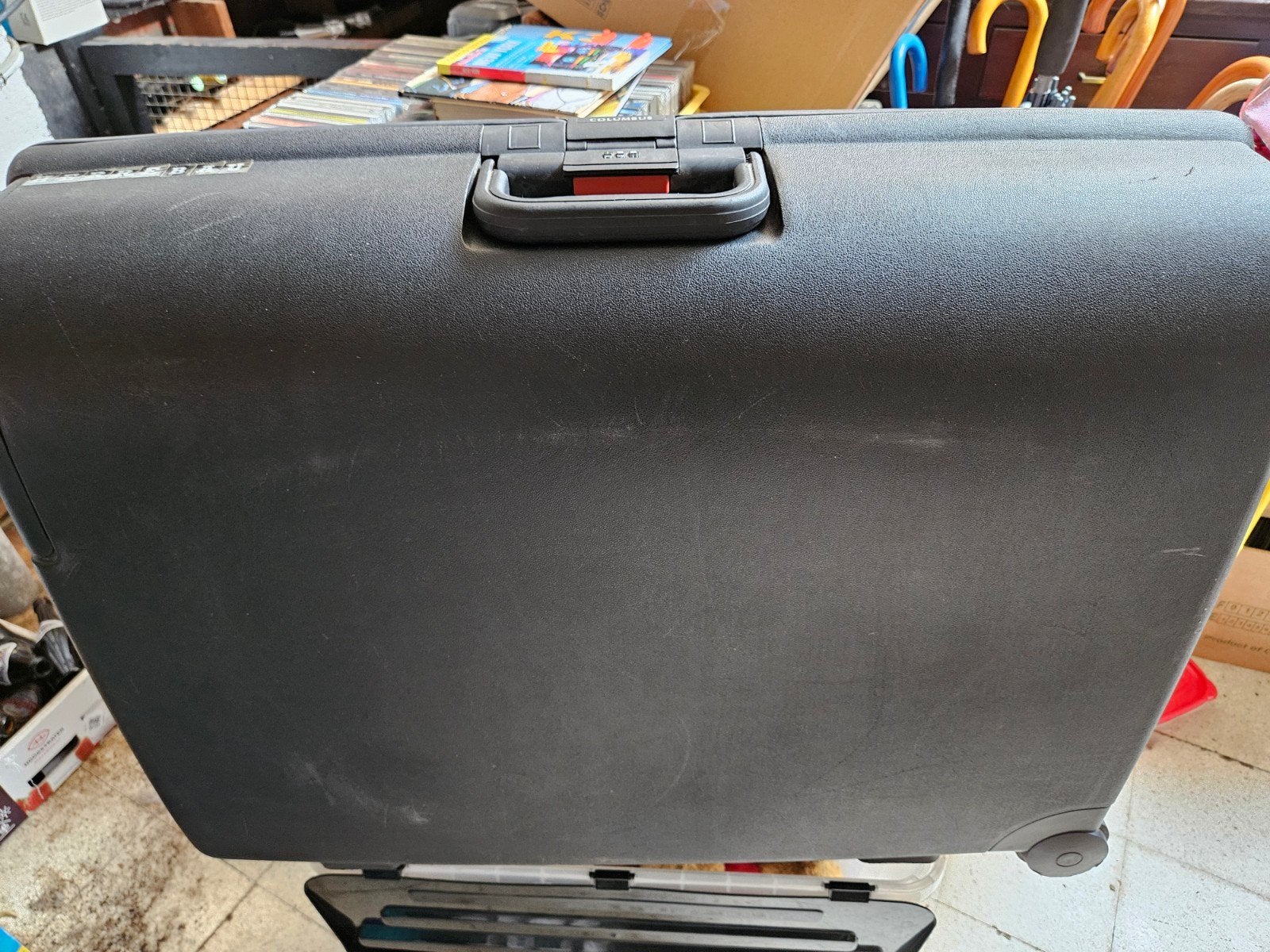 Deux grandes valises de voyage avec serrures à combinaison e, Enlèvement, Roulettes