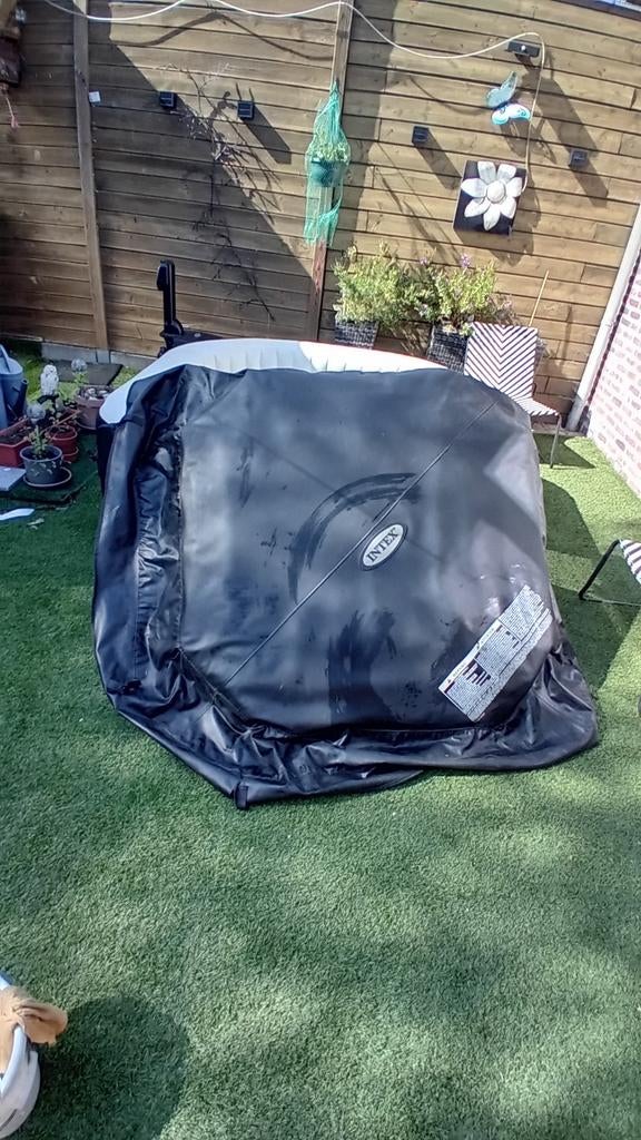 Jacuzzi en toebehoren. 4 personen., Tuin en Terras, Bubbelbaden en Hottubs, Ophalen, Afdekzeil, Opblaasbaar
